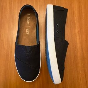 Toms Avalon Slip Ons Size 7.5